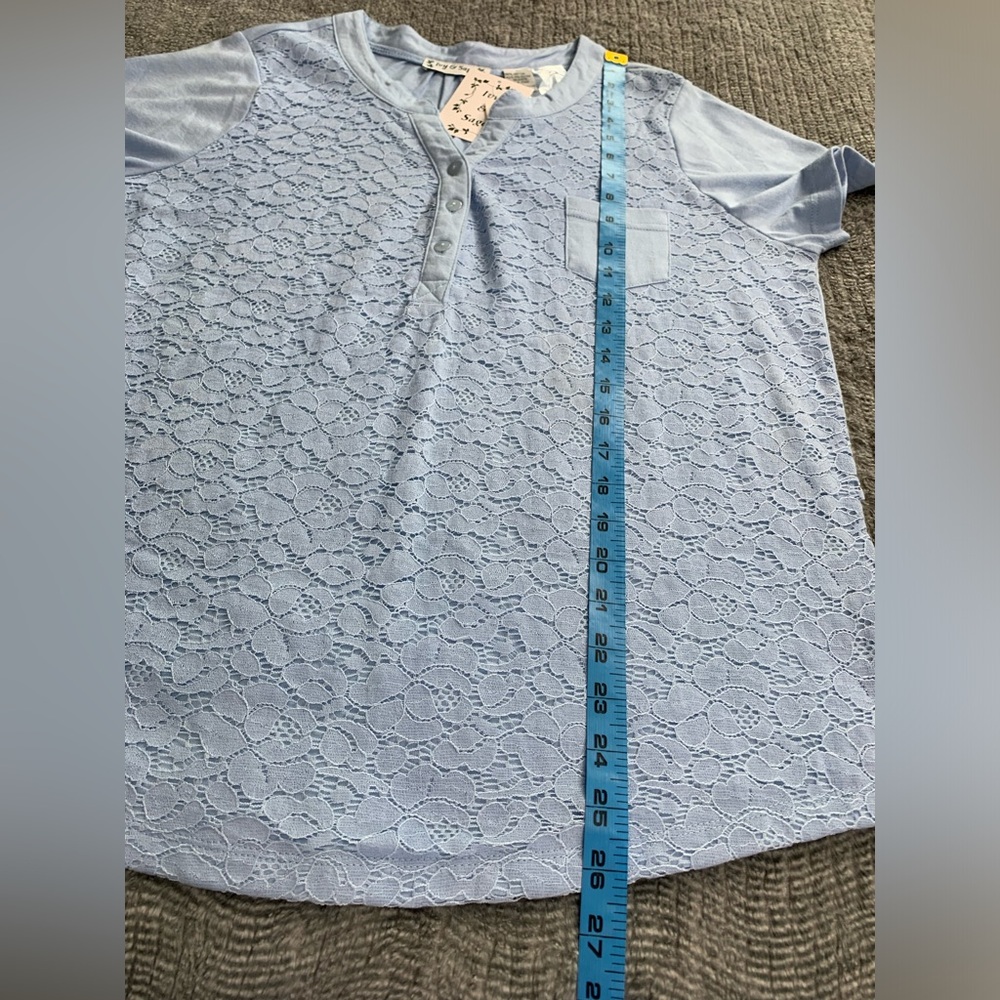 Ivy & Sage Top Lacy Overlay Short Sleeve Shirt Chambray Blue NWT Medium - Picture 8 of 9